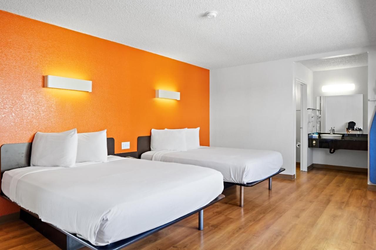 Village Hotel *