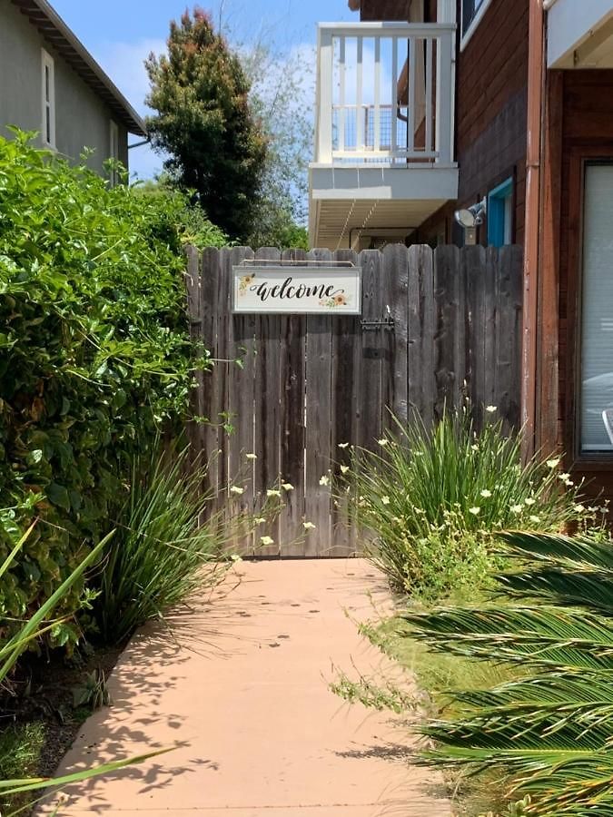 Cozy Carlsbad Village Studio Guest house
