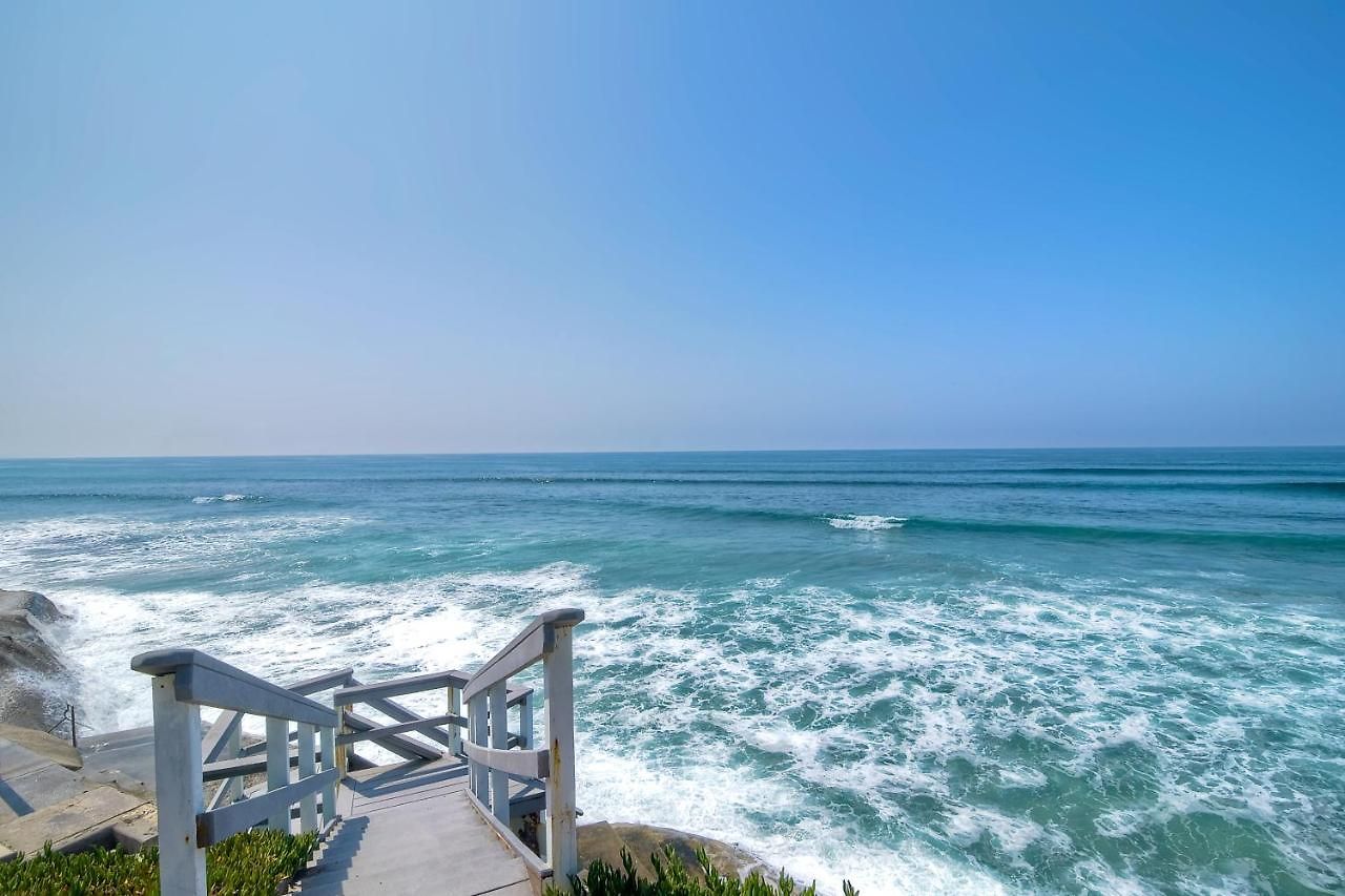 Oceanfront With Private Access, Remodeled Kitchen Holiday home