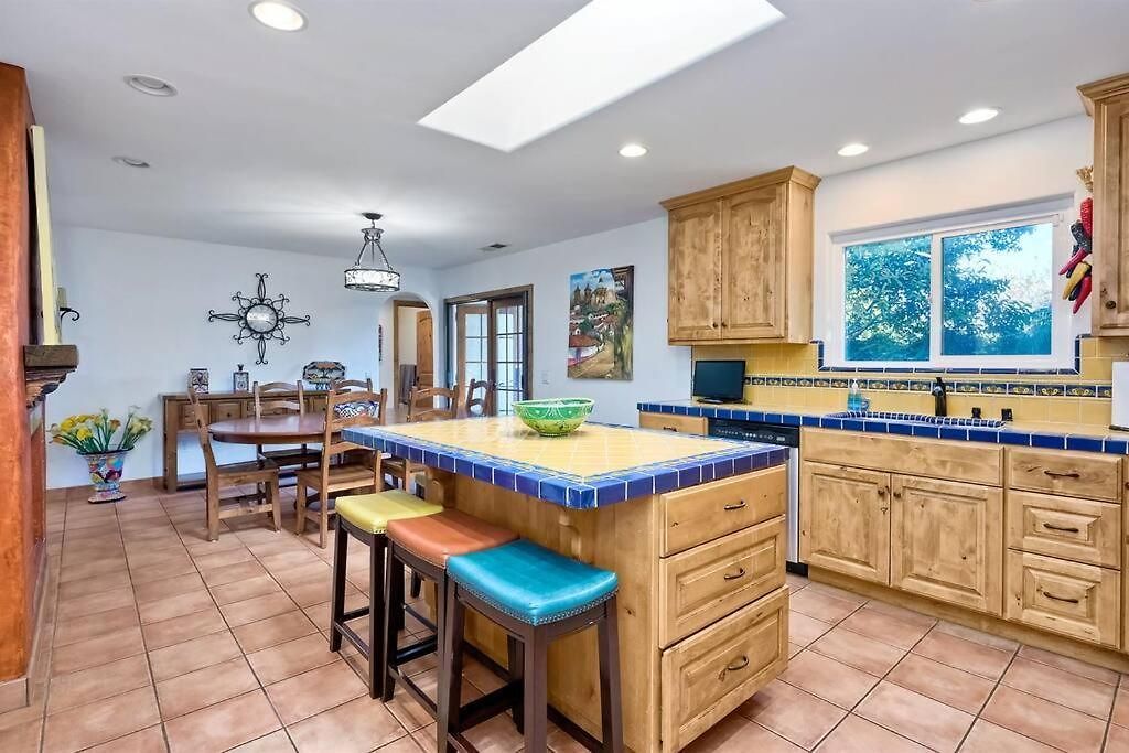 Holiday home Great Group Retreat! Hacienda Decor, Spacious Floor Plan, Private Backyard