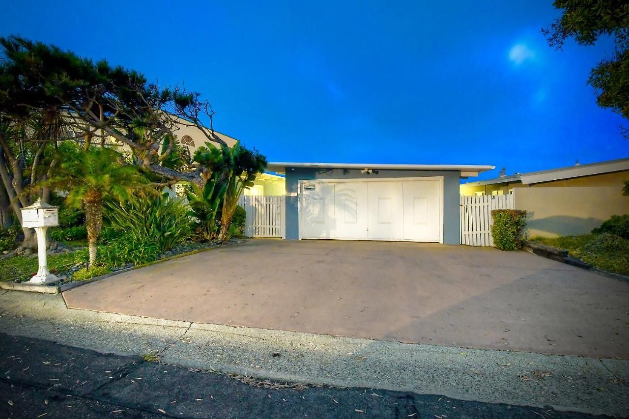 Holiday home Oceanfront With Private Access, Remodeled Kitchen