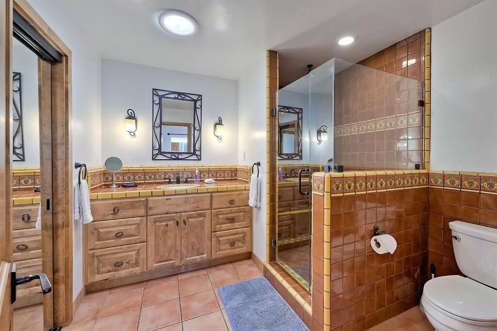 Holiday home Great Group Retreat! Hacienda Decor, Spacious Floor Plan, Private Backyard