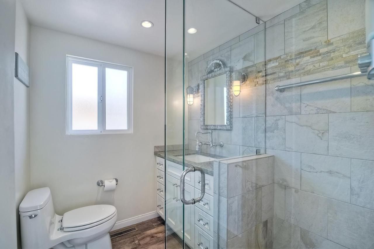 Oceanfront With Private Access, Remodeled Kitchen Holiday home *