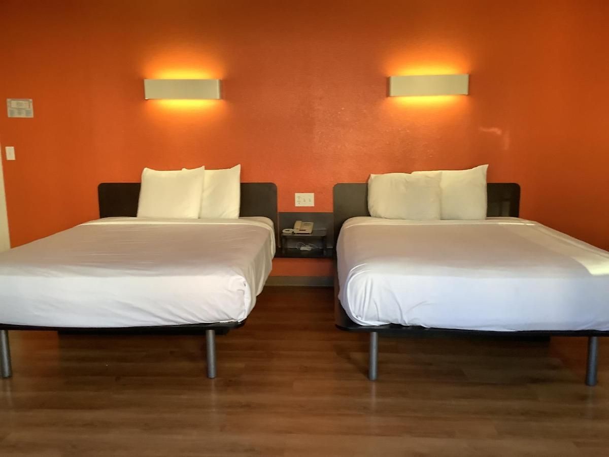 Hotel Village *