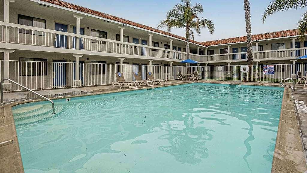 6-carlsbad, Ca 3* Carlsbad