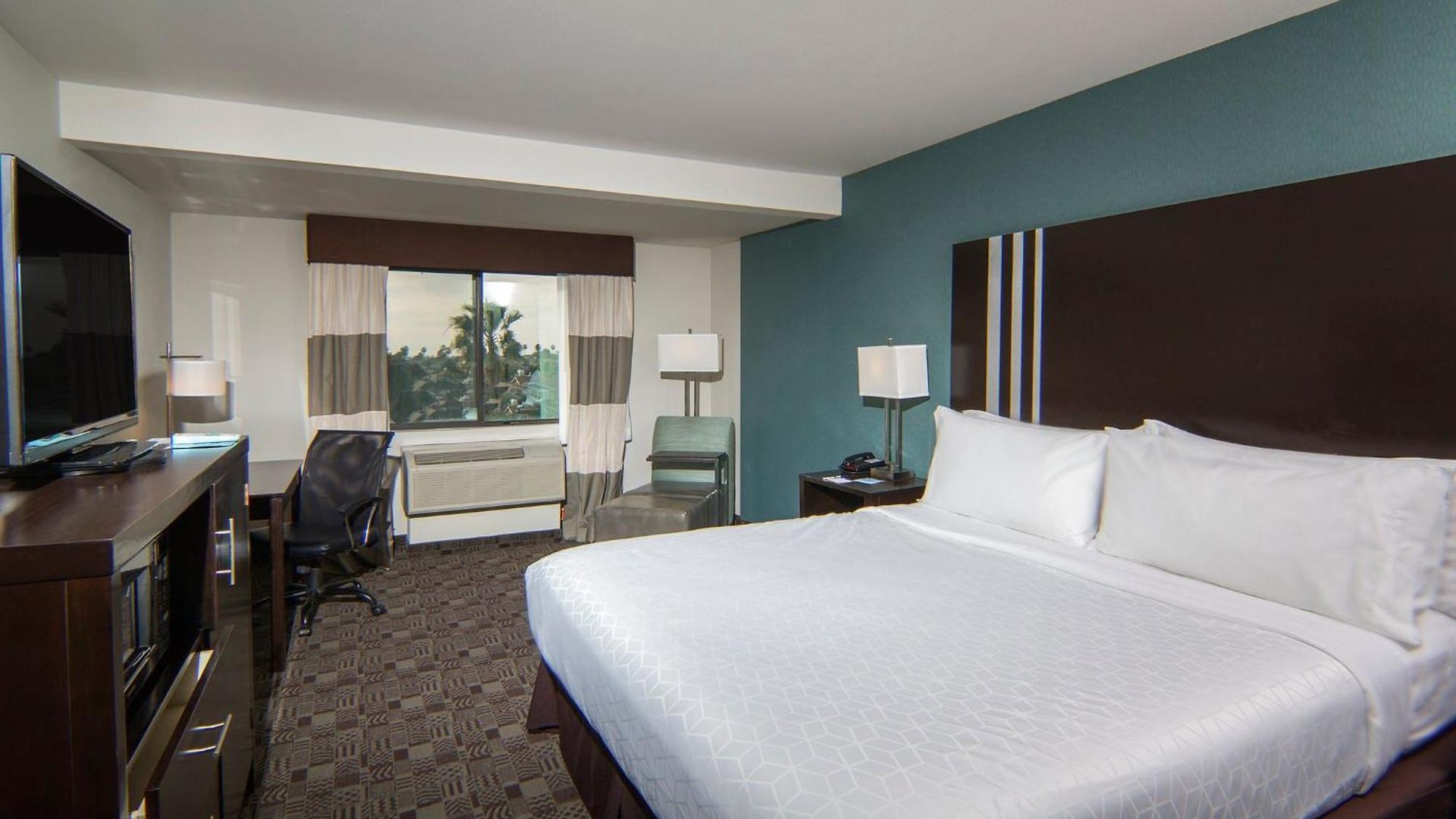 Express & By Ihg