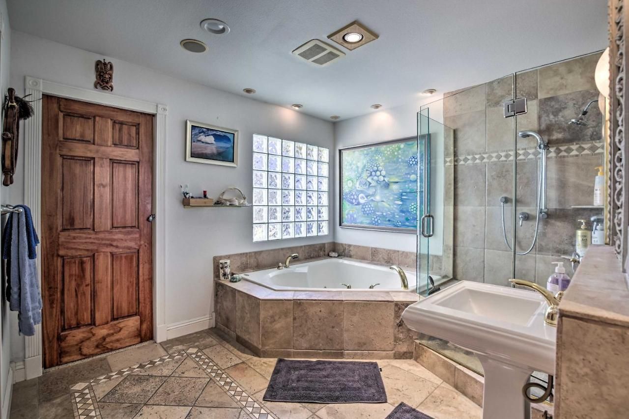 Holiday home Getaway - Furnished Patio + Pool!