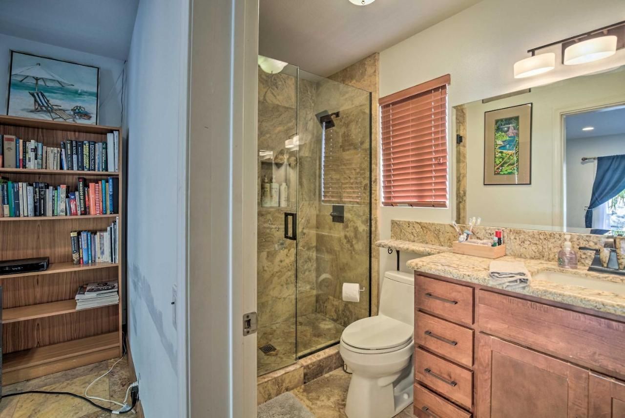 Holiday home Getaway - Furnished Patio + Pool! *