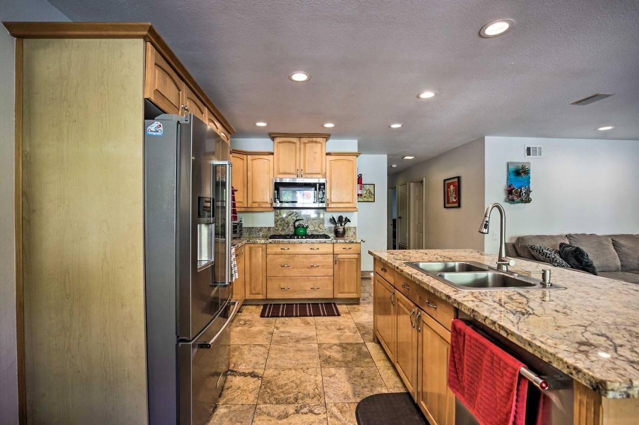 Holiday home Getaway - Furnished Patio + Pool!