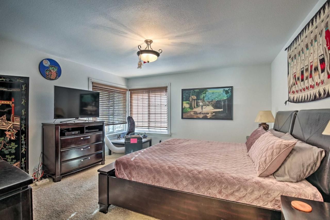 Getaway - Furnished Patio + Pool! Holiday home Carlsbad