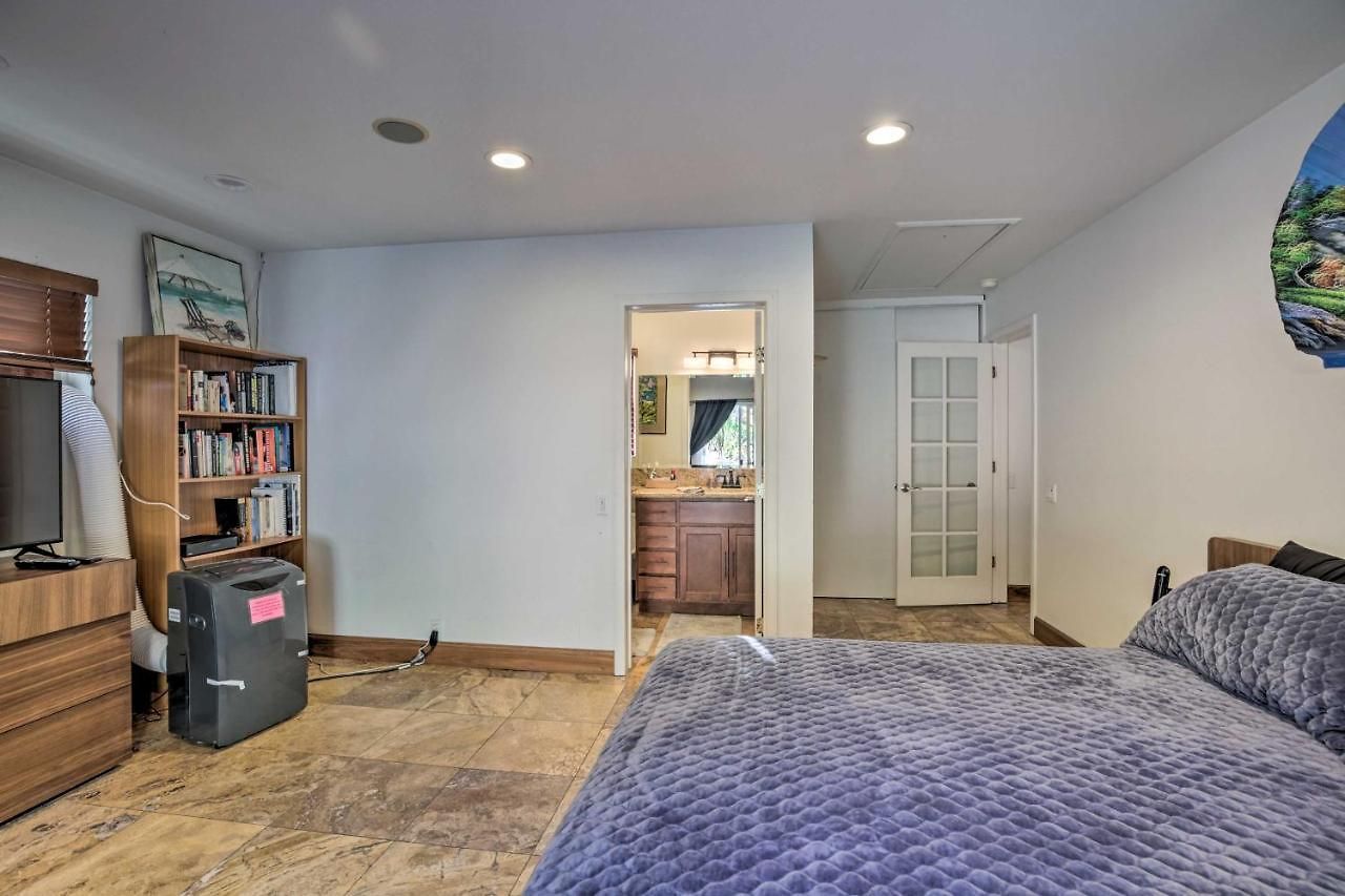 Holiday home Getaway - Furnished Patio + Pool! *