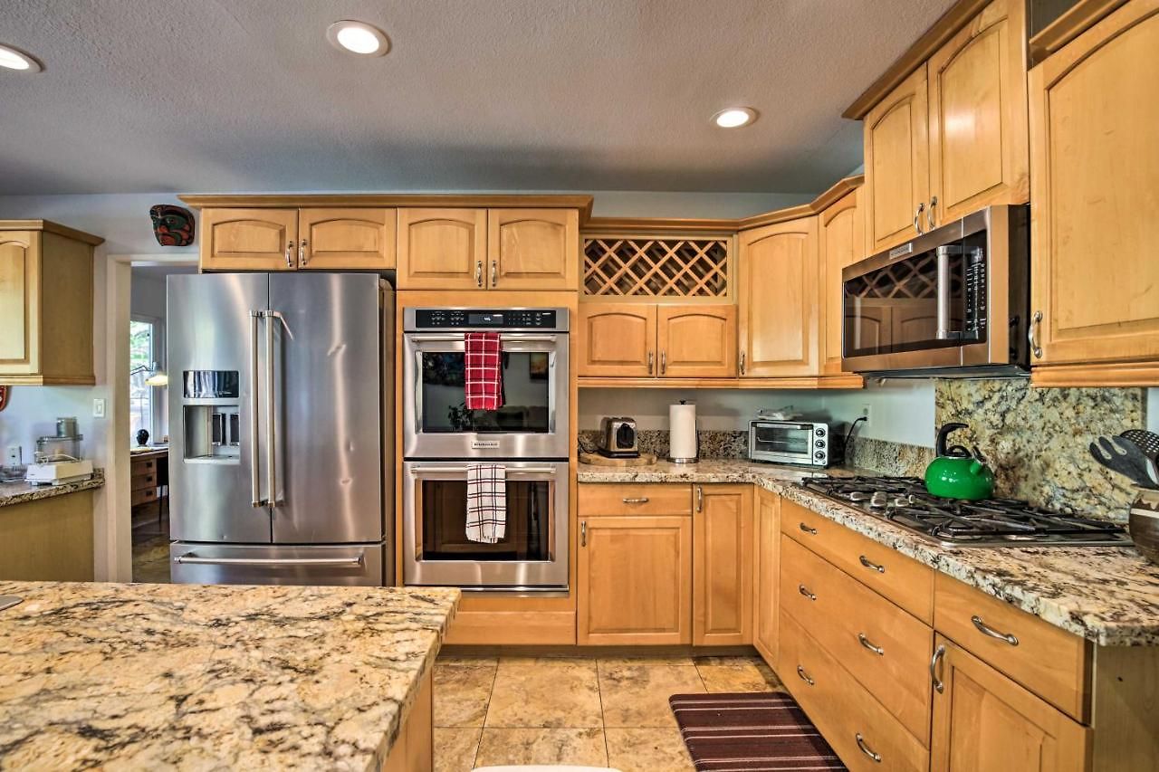 Getaway - Furnished Patio + Pool! *