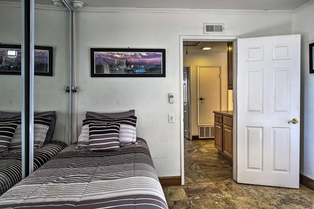 Holiday home Getaway - Furnished Patio + Pool! Carlsbad
