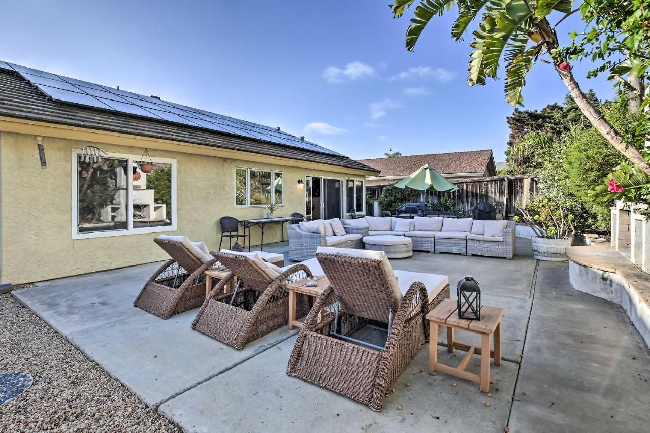 Holiday home Getaway - Furnished Patio + Pool!