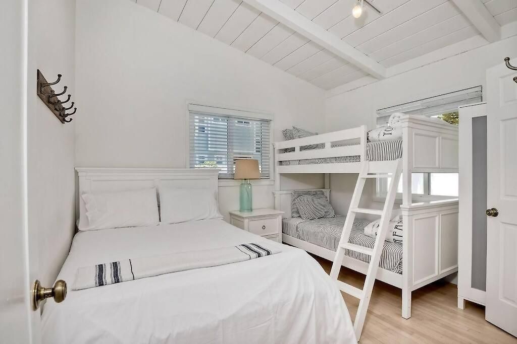 Walk To Beach, Ac, Firepit, Grill