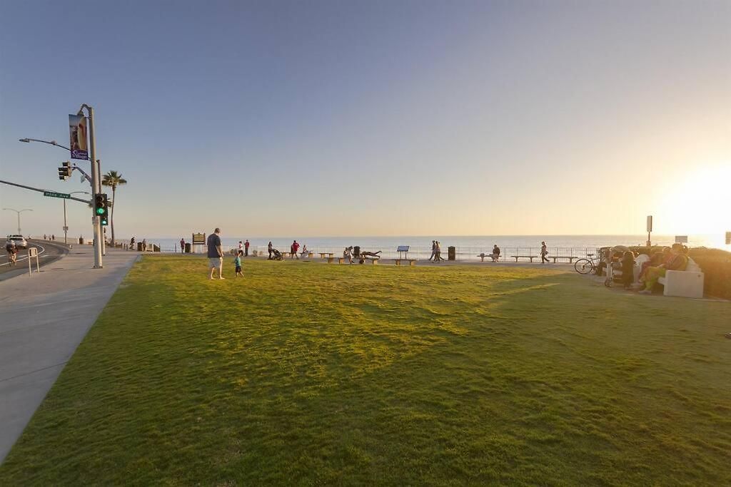 Walk To Beach, Ac, Firepit, Grill