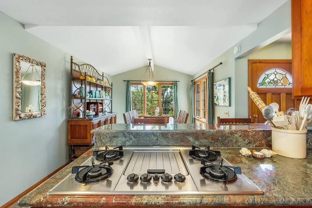 Oceanview, Walk To Beach, Fire Pit Holiday home