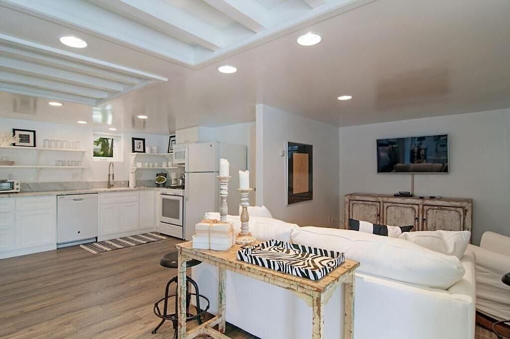 Remodeled Bungalow, Block To The *