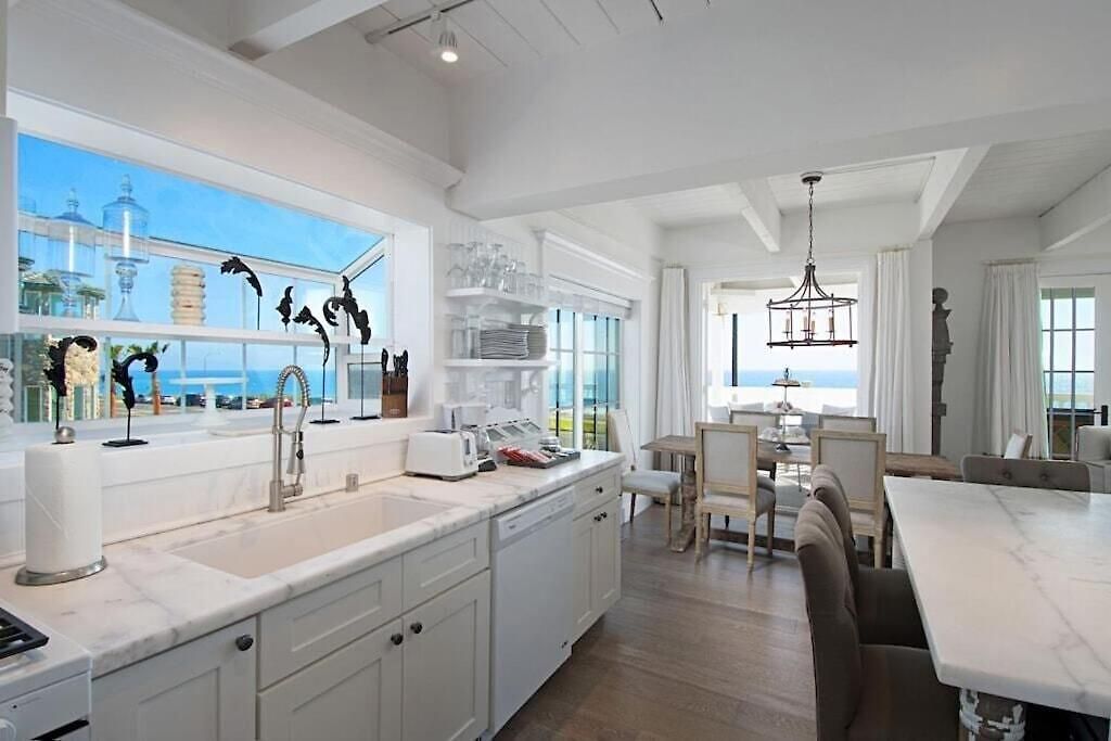 Apartment Expansive Ocean View, Private Balcony, Across From *