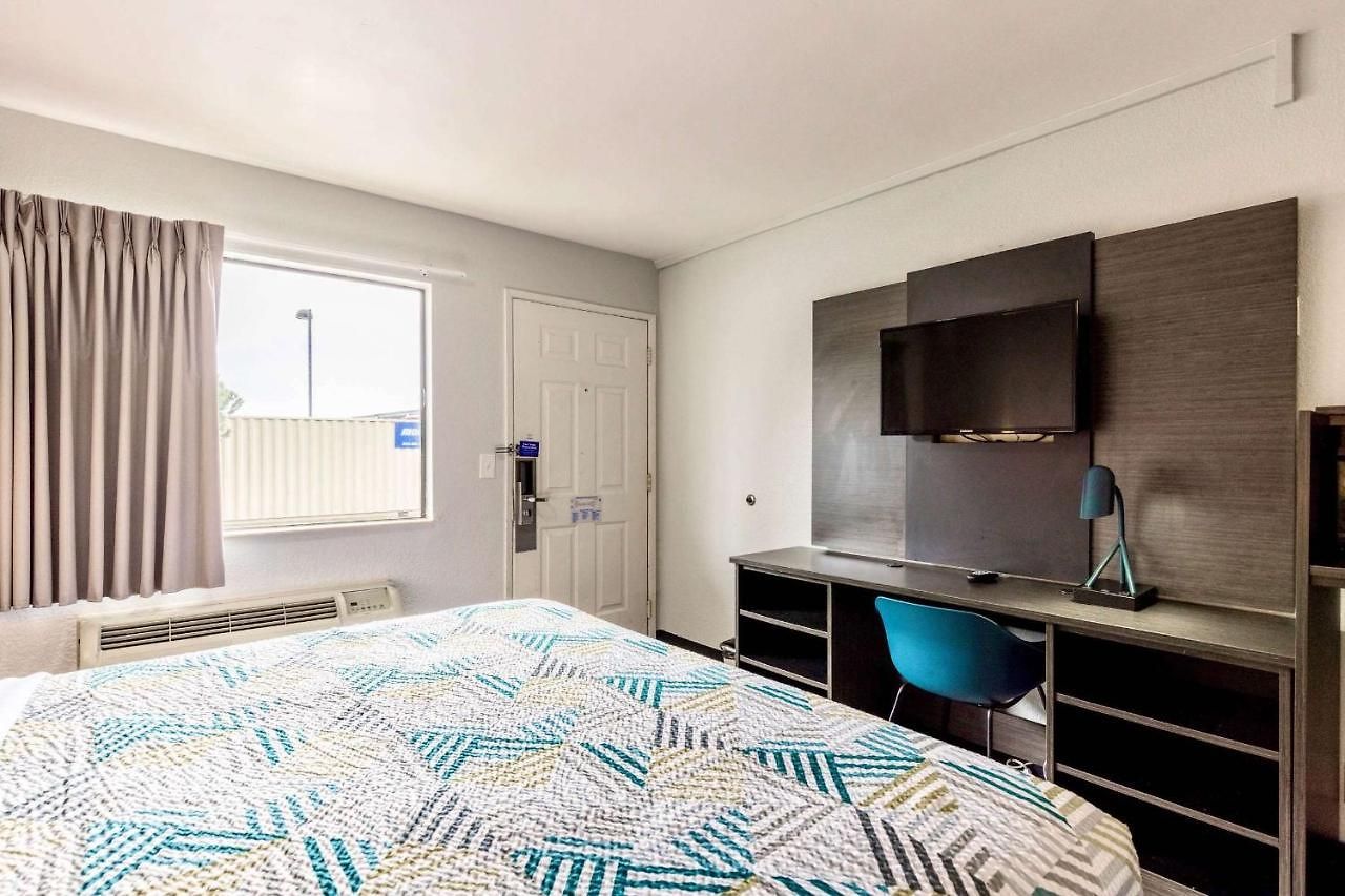 Hotel 6-carlsbad, Ca - East Near Legoland Carlsbad