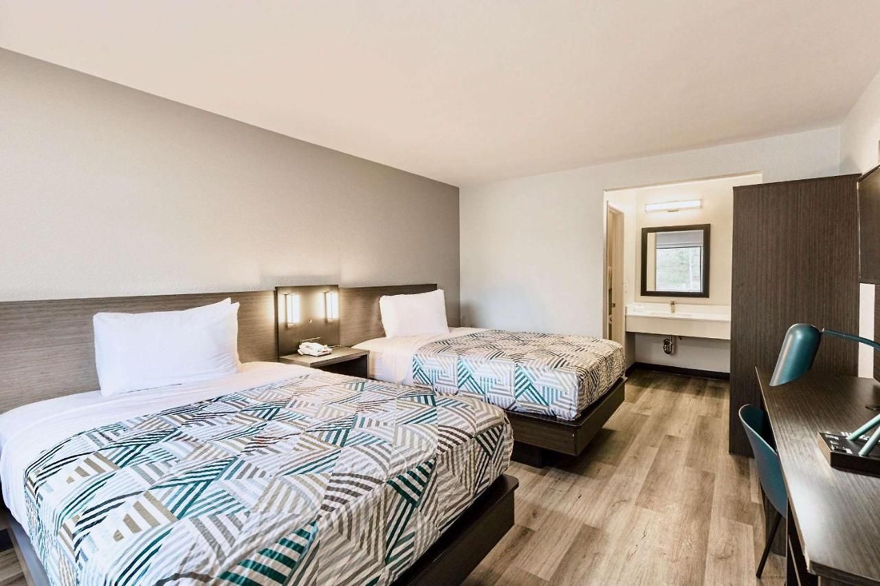 6-carlsbad, Ca - East Near Legoland 3*