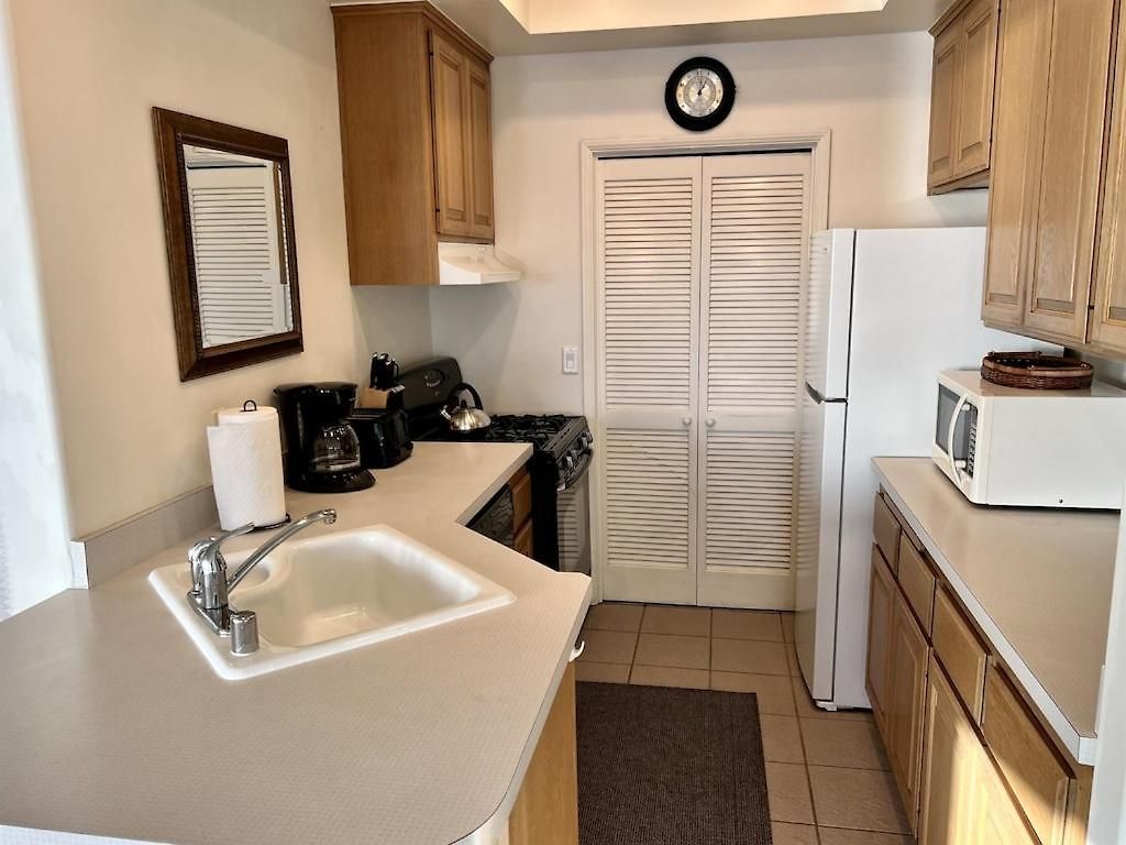 Oceanfront 2br Condo, Private & Patio, Rare Find *