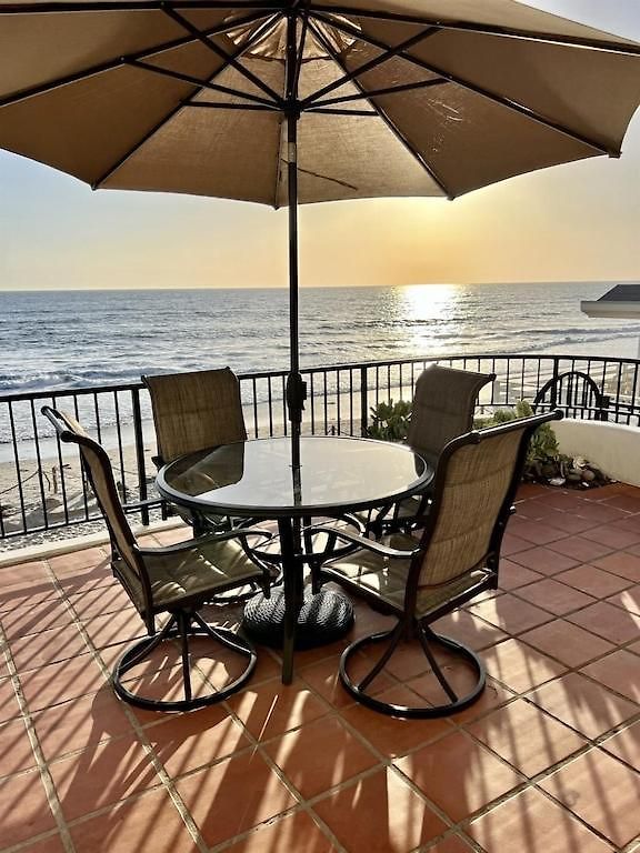 Oceanfront 2br Condo, Private & Patio, Rare Find *