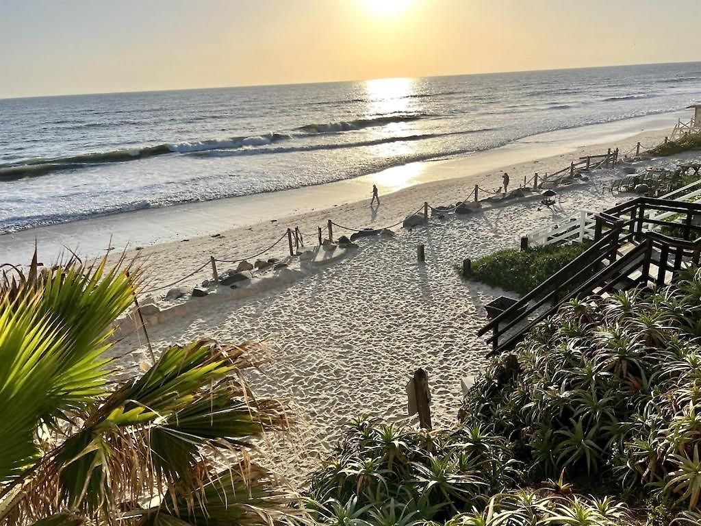 Apartment Oceanfront 2br Condo, Private & Patio, Rare Find *