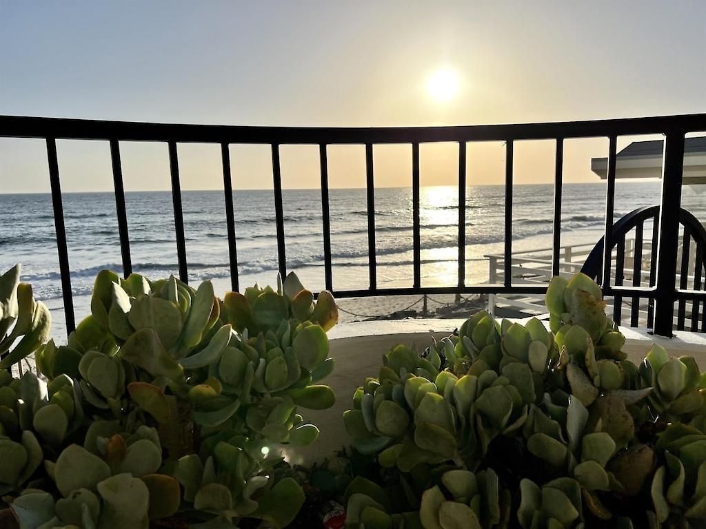 Oceanfront 2br Condo, Private & Patio, Rare Find Carlsbad