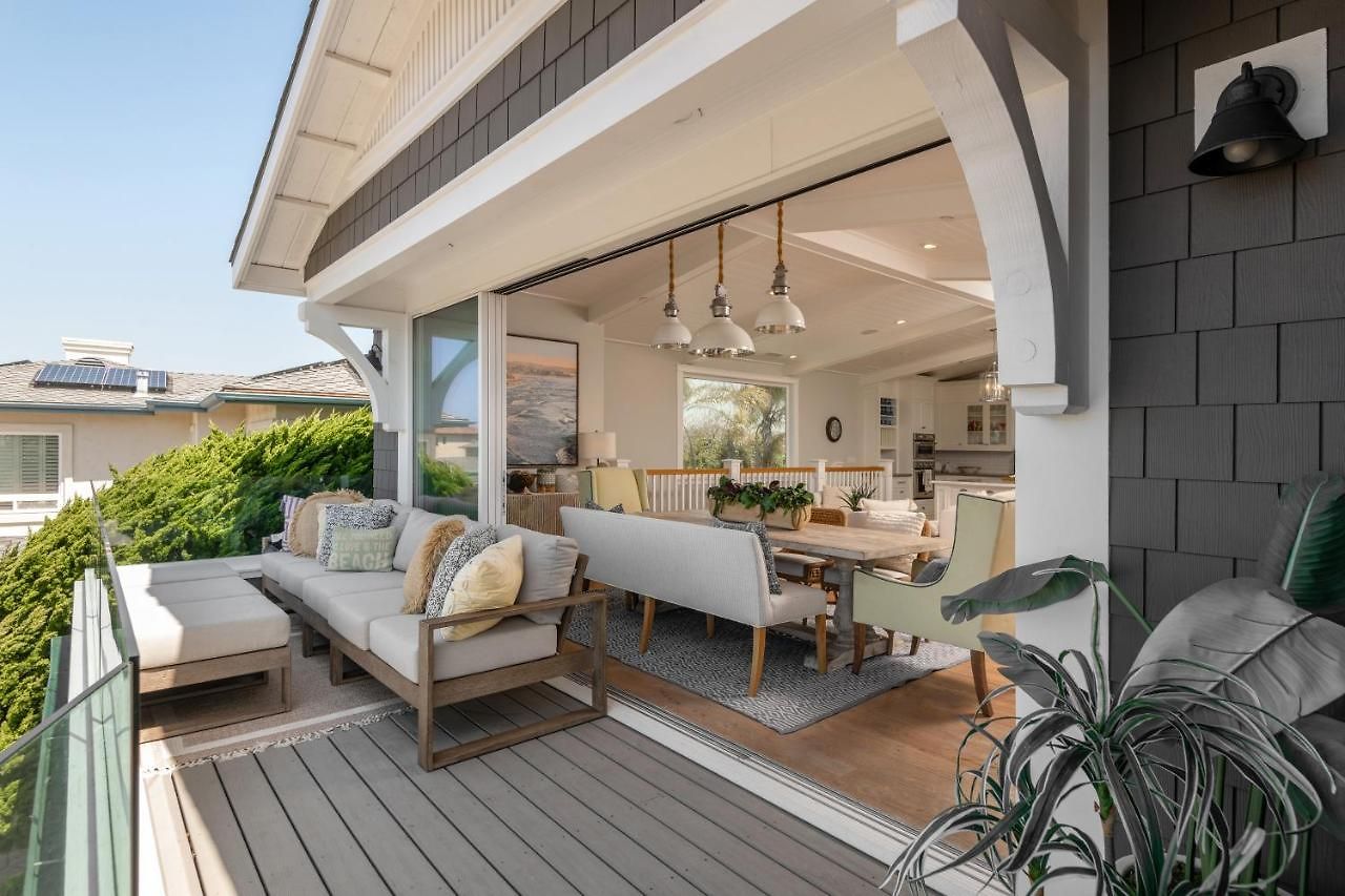 Luxury Beachfront Family Retreat | Stunning Ocean View, Private Hot Tub, Home Cinema Holiday home *
