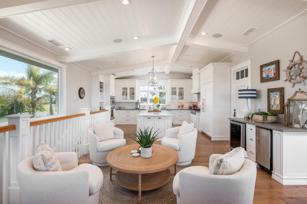 Luxury Beachfront Family Retreat | Stunning Ocean View, Private Hot Tub, Home Cinema Holiday home