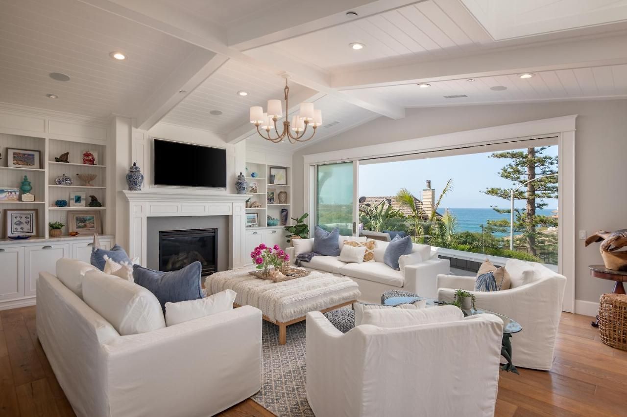 Luxury Beachfront Family Retreat | Stunning Ocean View, Private Hot Tub, Home Cinema Holiday home Carlsbad