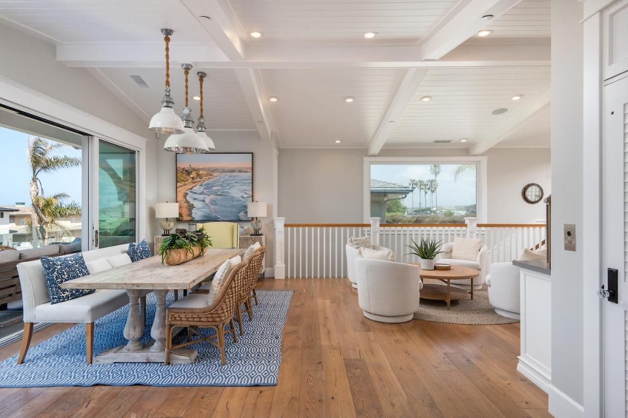 Luxury Beachfront Family Retreat | Stunning Ocean View, Private Hot Tub, Home Cinema Holiday home *