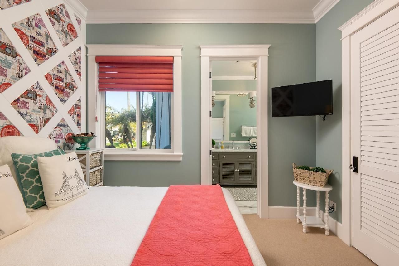 Holiday home Luxury Beachfront Family Retreat | Stunning Ocean View, Private Hot Tub, Home Cinema Carlsbad