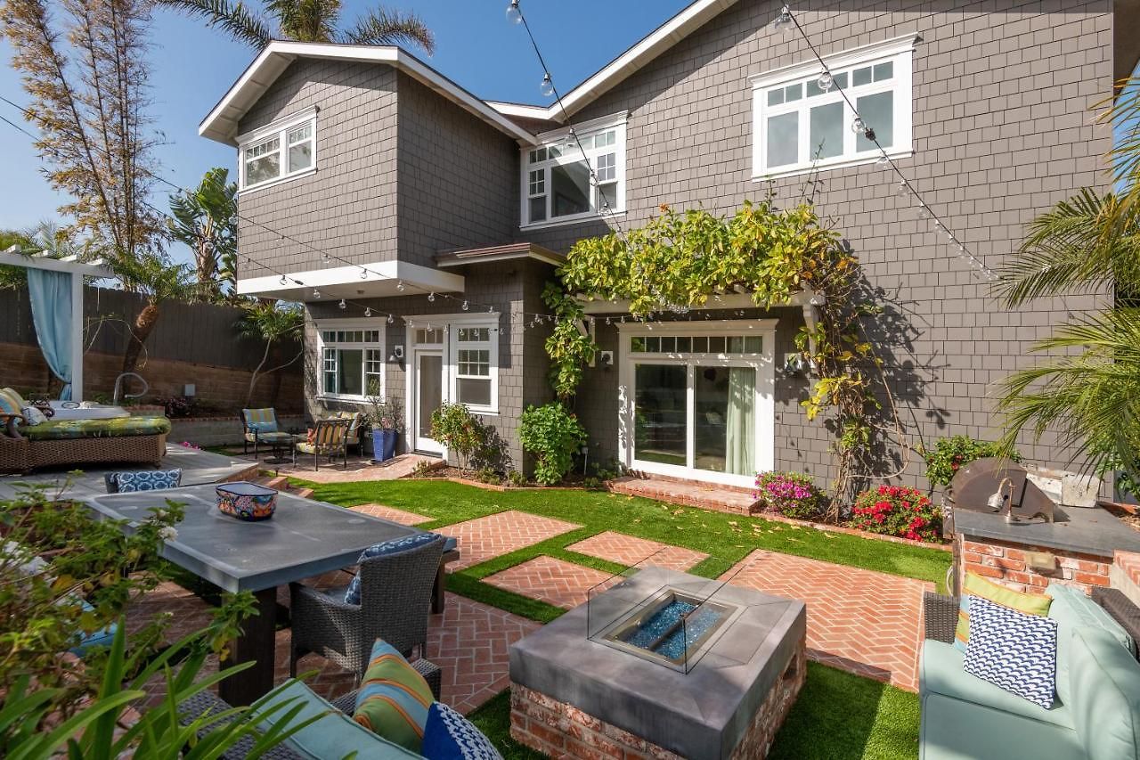 Luxury Beachfront Family Retreat | Stunning Ocean View, Private Hot Tub, Home Cinema Holiday home Carlsbad