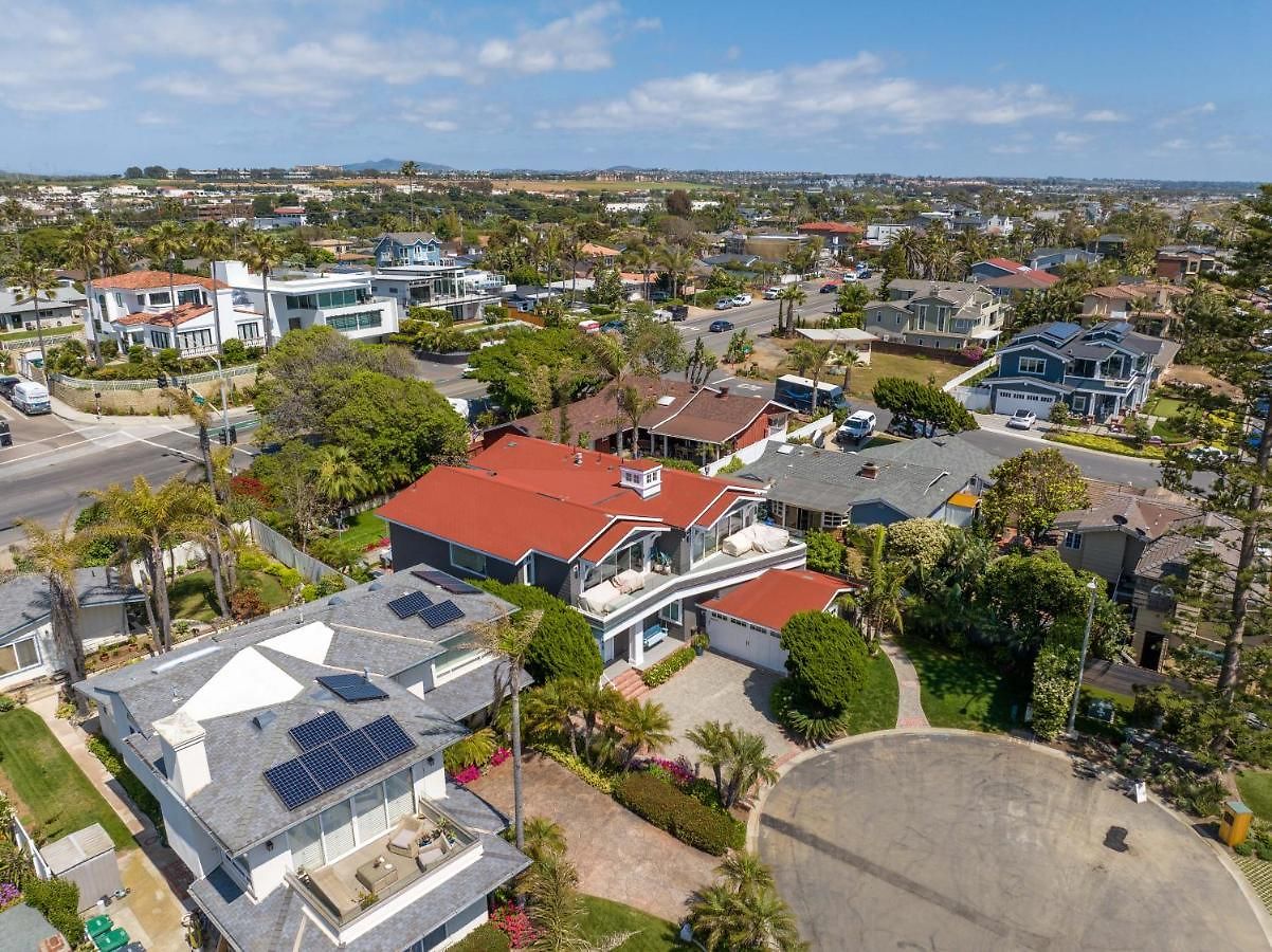 Luxury Beachfront Family Retreat | Stunning Ocean View, Private Hot Tub, Home Cinema