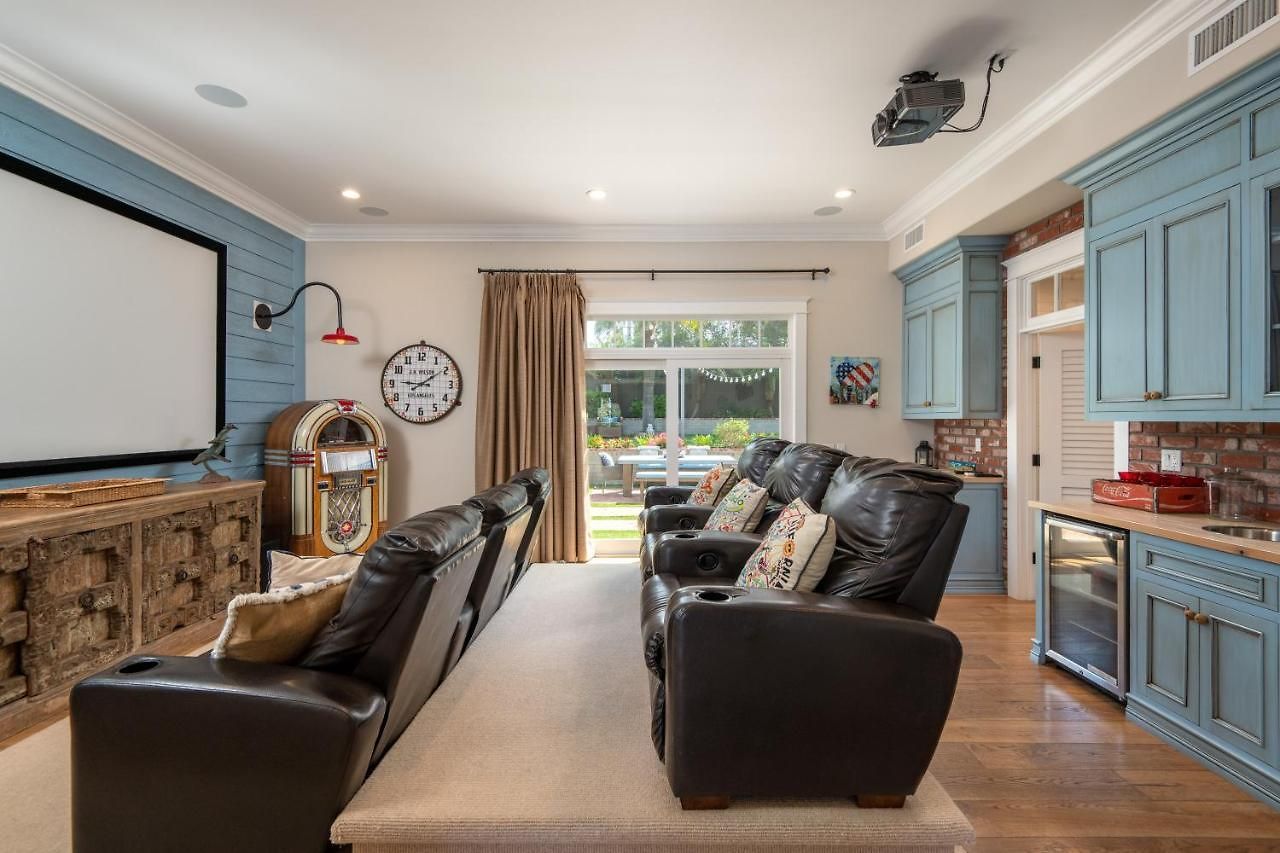 Luxury Beachfront Family Retreat | Stunning Ocean View, Private Hot Tub, Home Cinema Holiday home Carlsbad