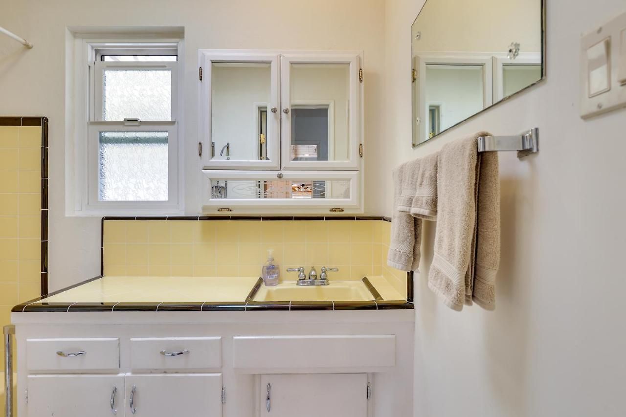Downtown < 1/2 Mi To Beach! Apartment *