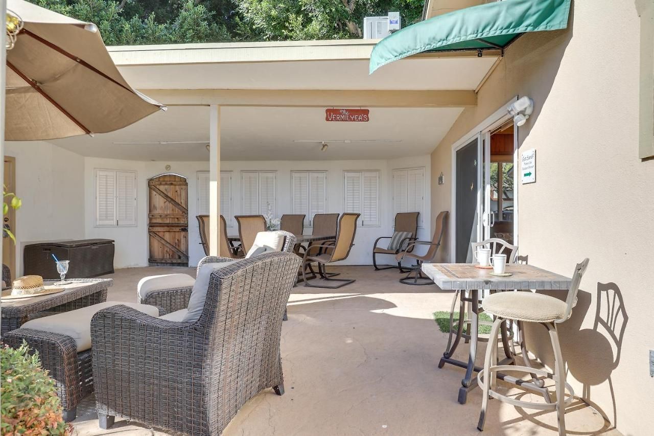 Apartment Downtown < 1/2 Mi To Beach!