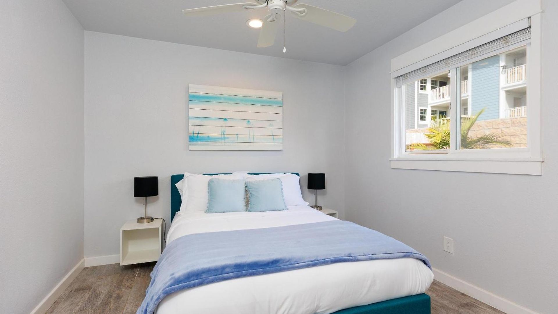 Holiday home Charming - 4br, Sleeps 10, Pets Ok Carlsbad