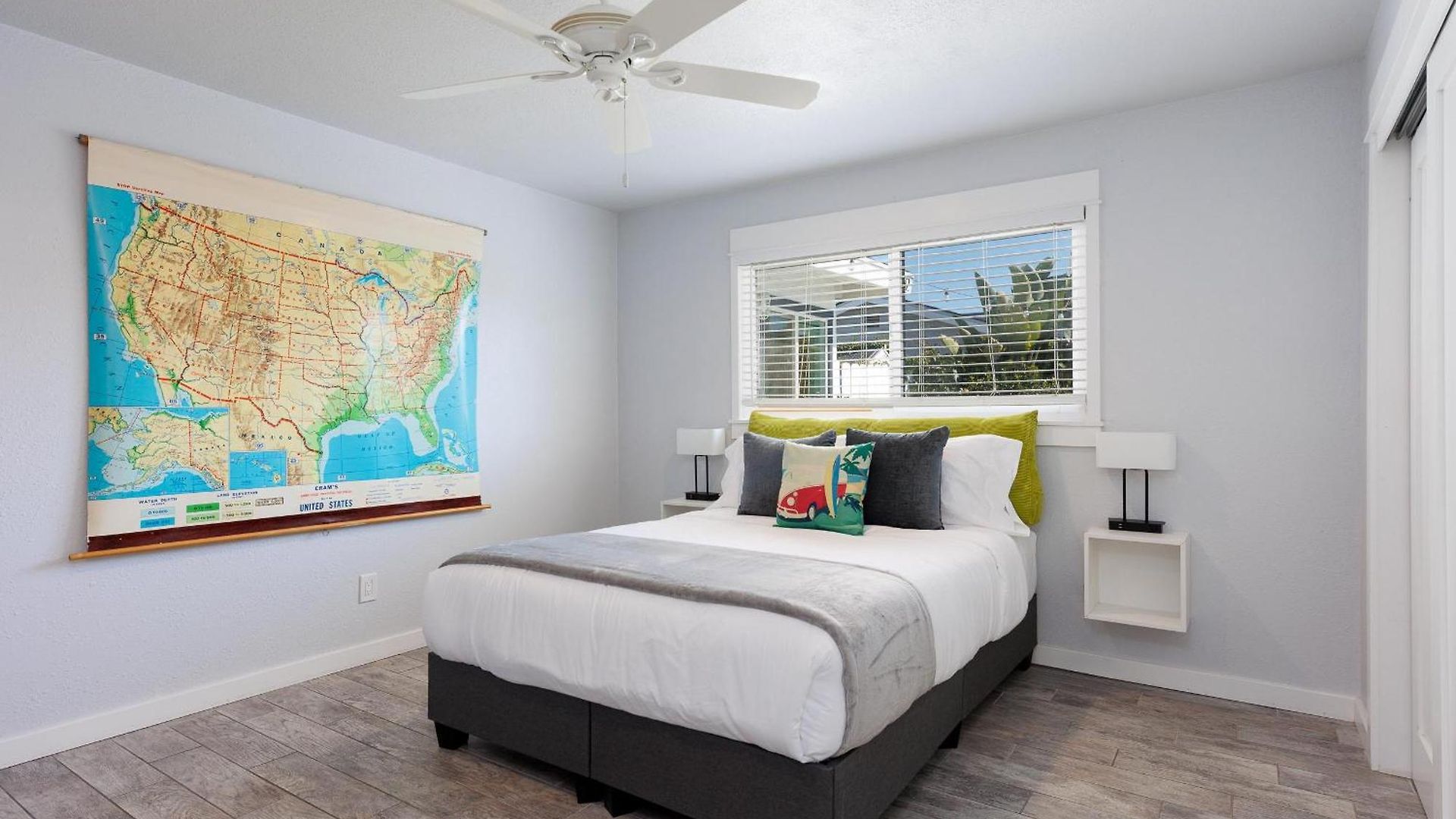 Pet Friendly Bungalow, Close To Holiday home Carlsbad