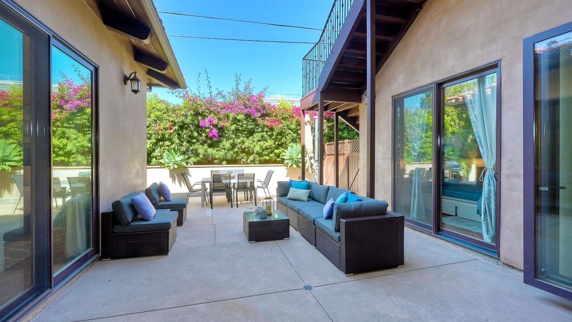 Walk To The - Outdoor Dining - Spacious Holiday home *