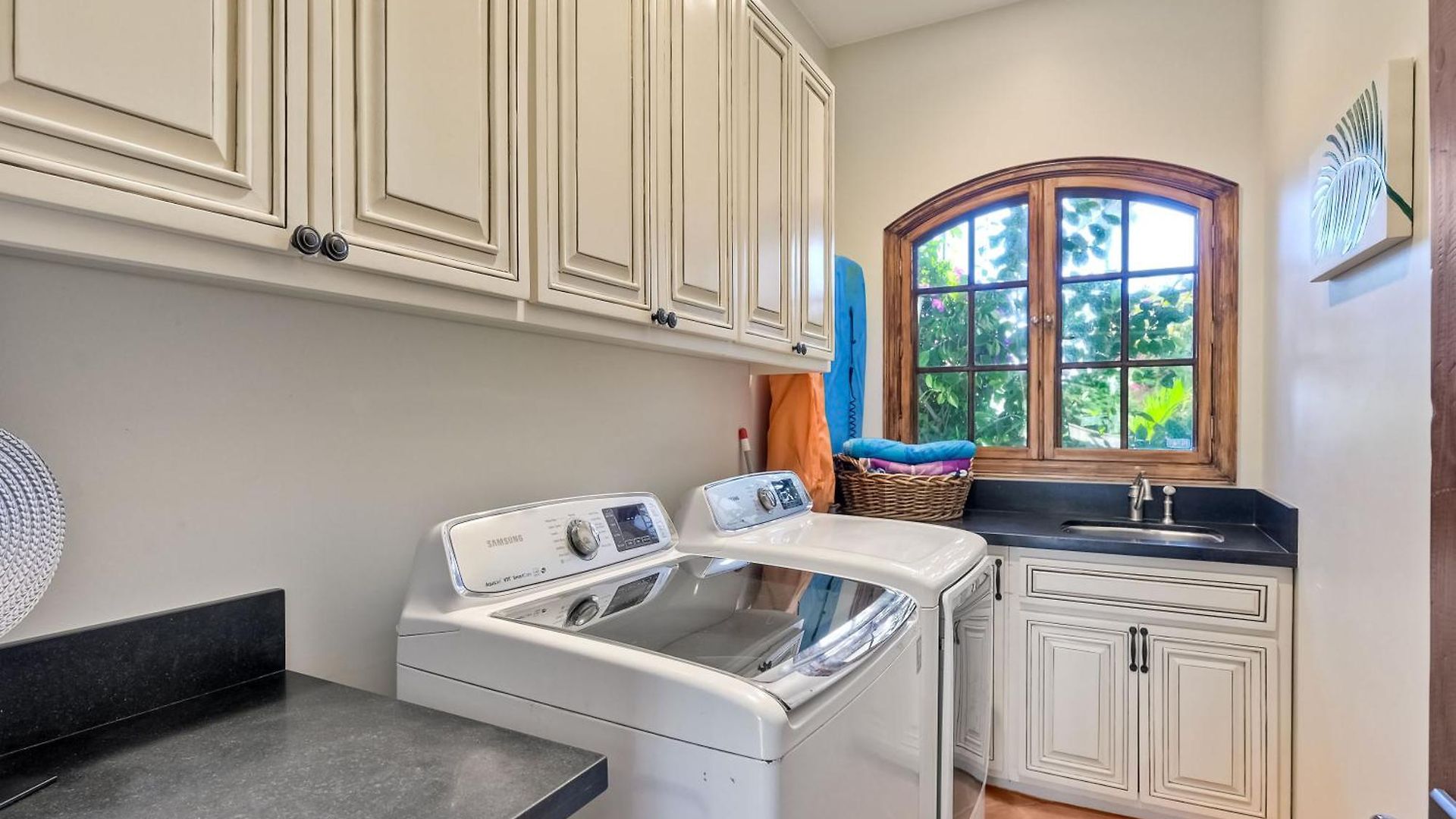 Walk To The - Outdoor Dining - Spacious * Carlsbad