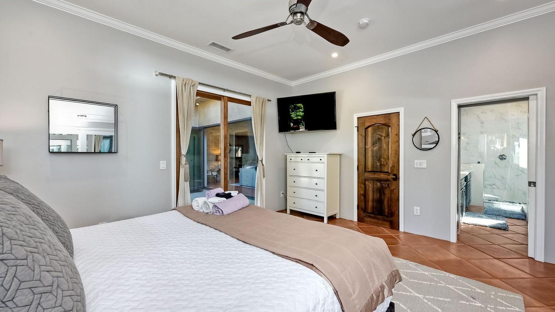 Walk To The - Outdoor Dining - Spacious Holiday home Carlsbad