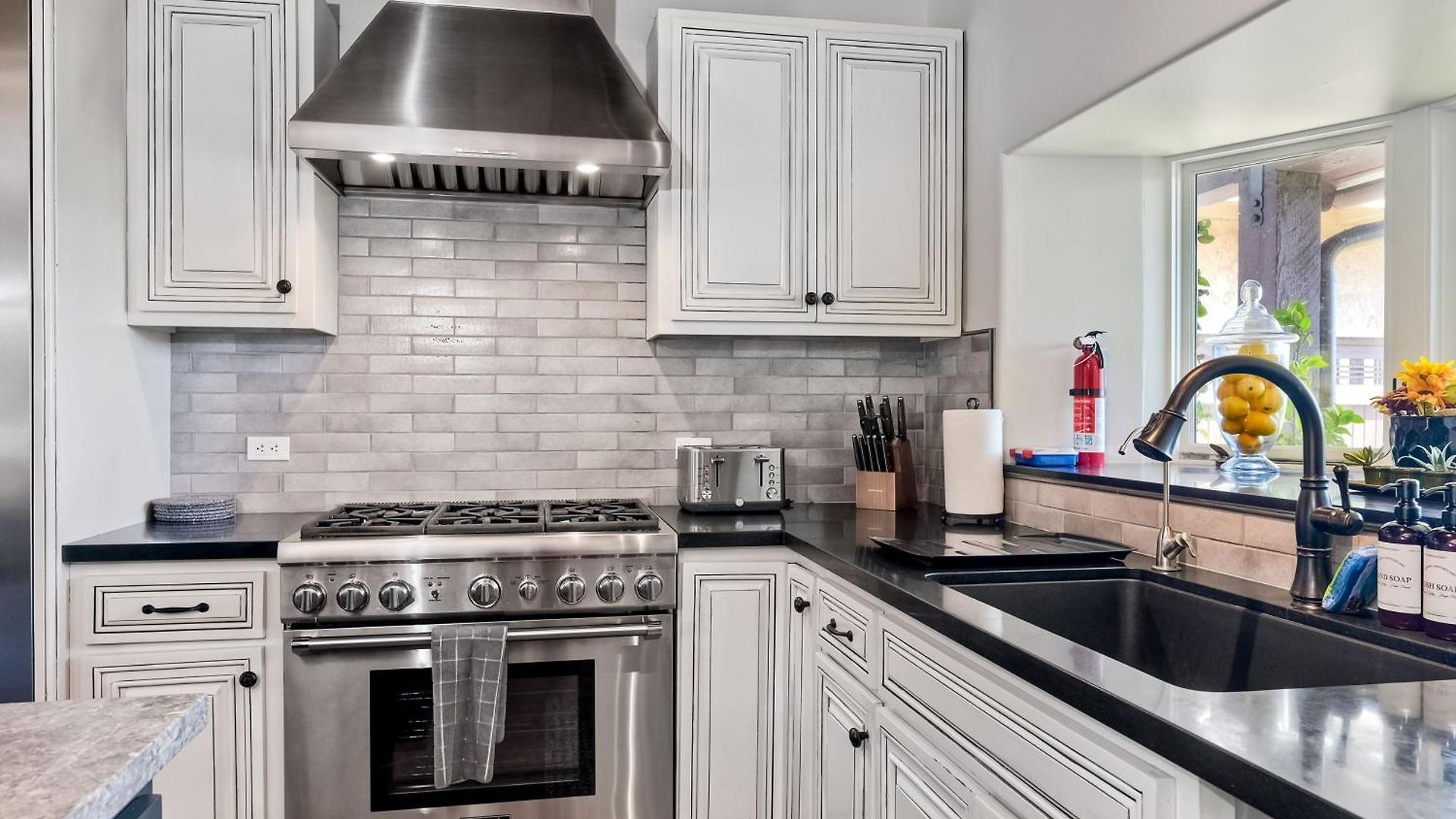 Walk To The - Outdoor Dining - Spacious Carlsbad
