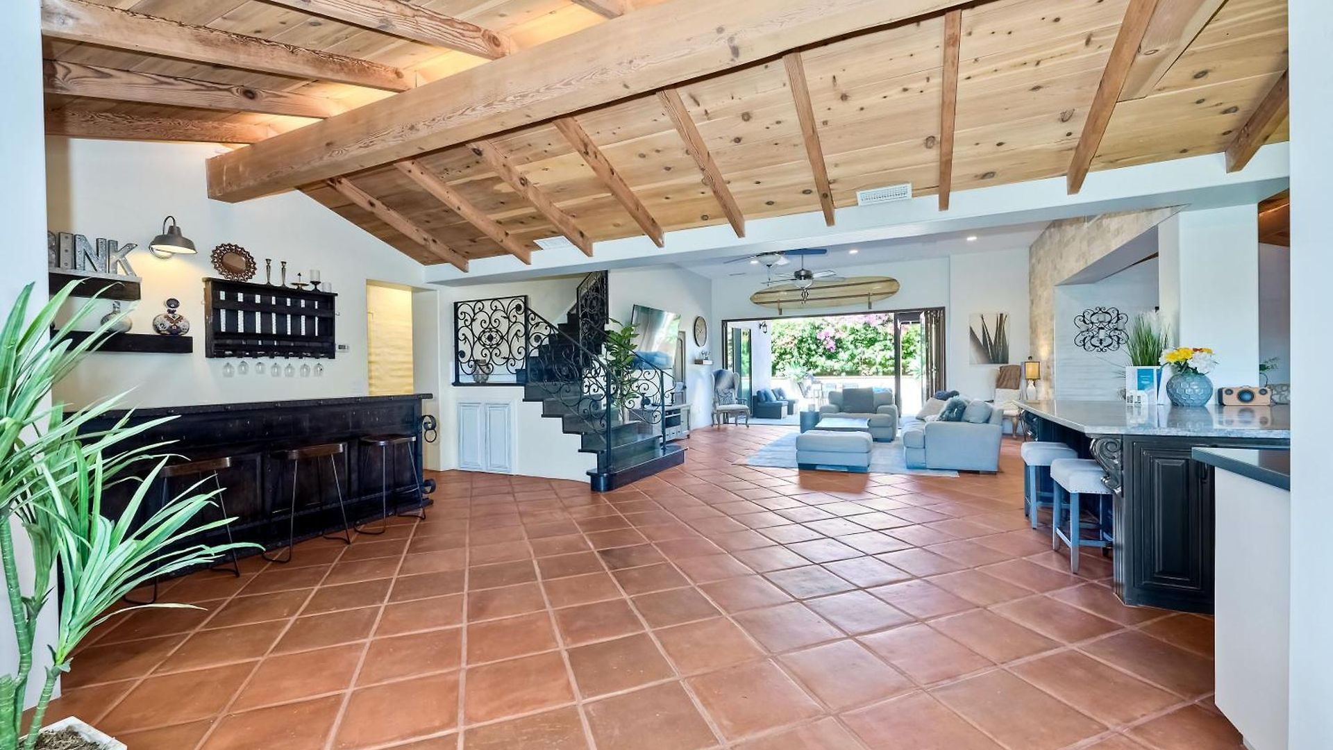 Walk To The - Outdoor Dining - Spacious Holiday home Carlsbad