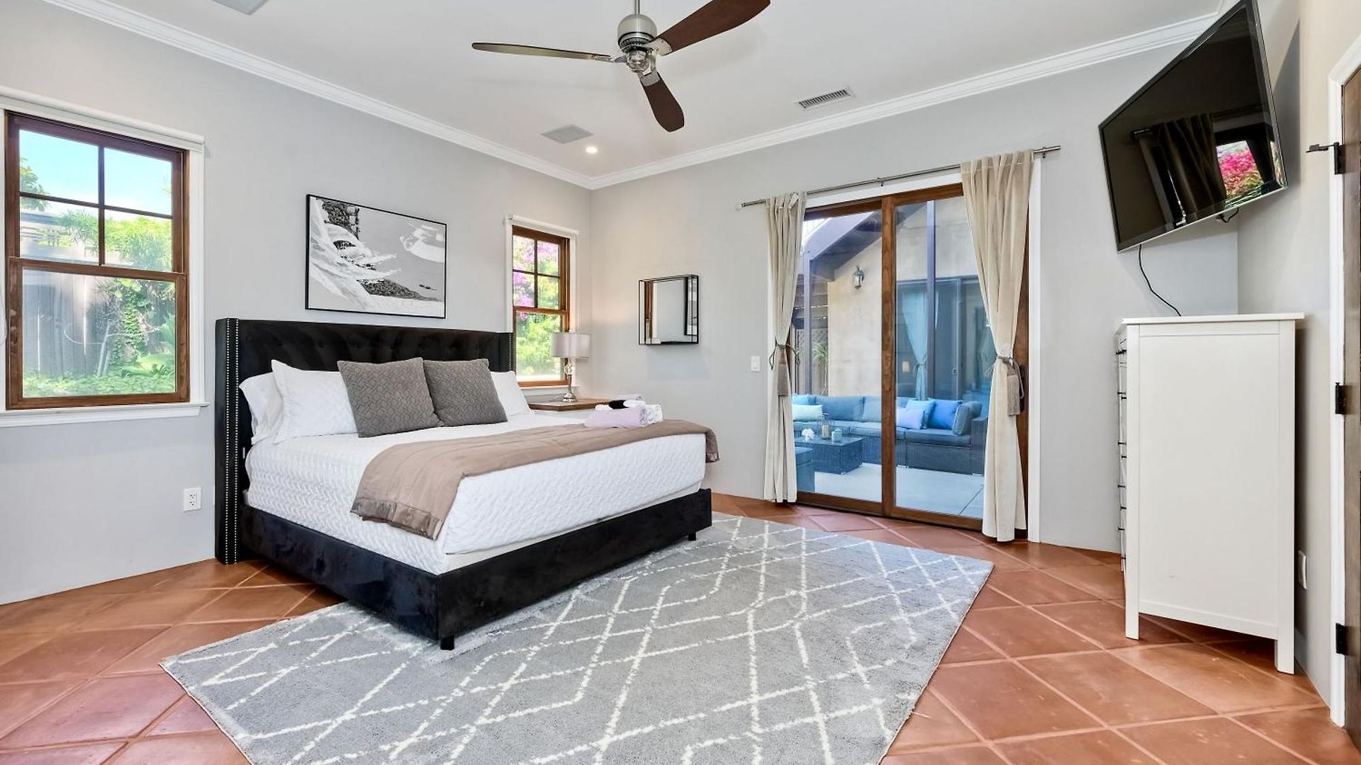 Walk To The - Outdoor Dining - Spacious Holiday home *