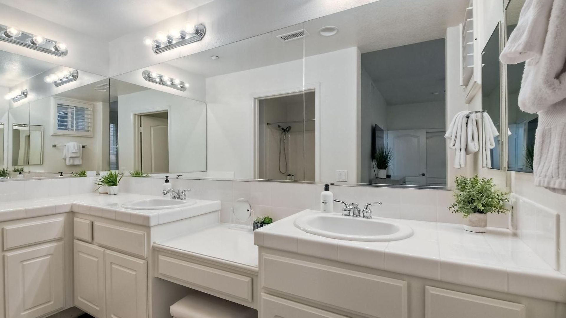 Lagoon Views - Pool - Hot Tub - Gated Community Holiday home Carlsbad