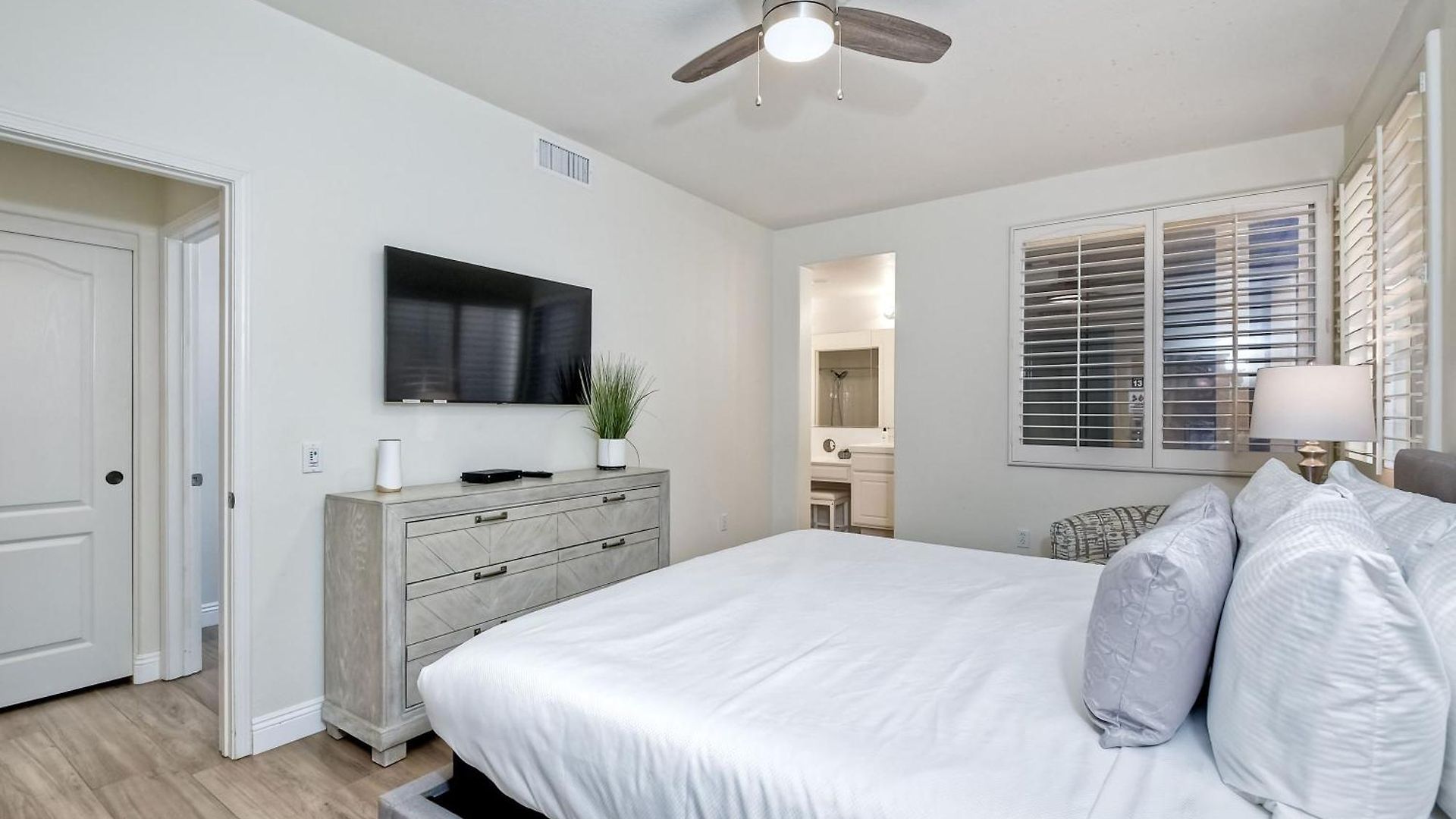 Holiday home Lagoon Views - Pool - Hot Tub - Gated Community Carlsbad