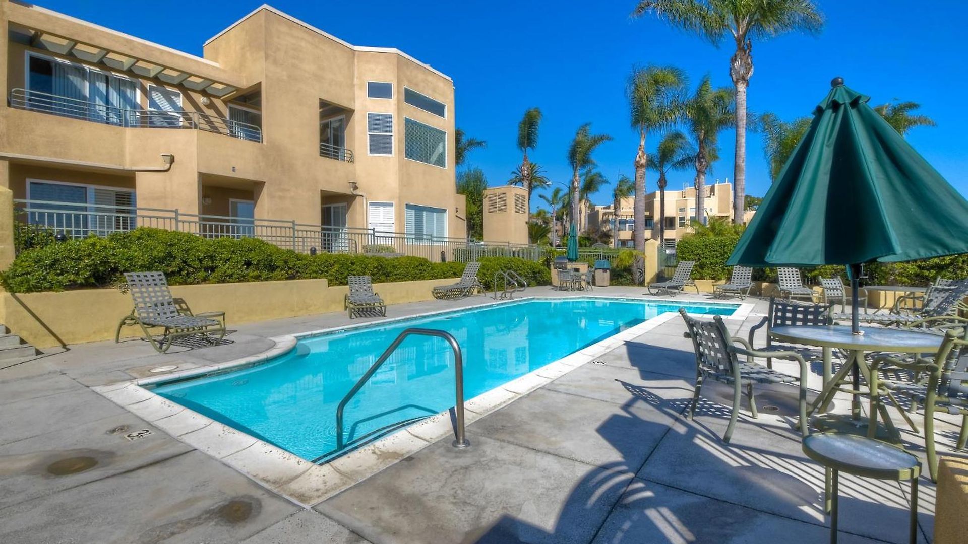 Lagoon Views - Pool - Hot Tub - Gated Community